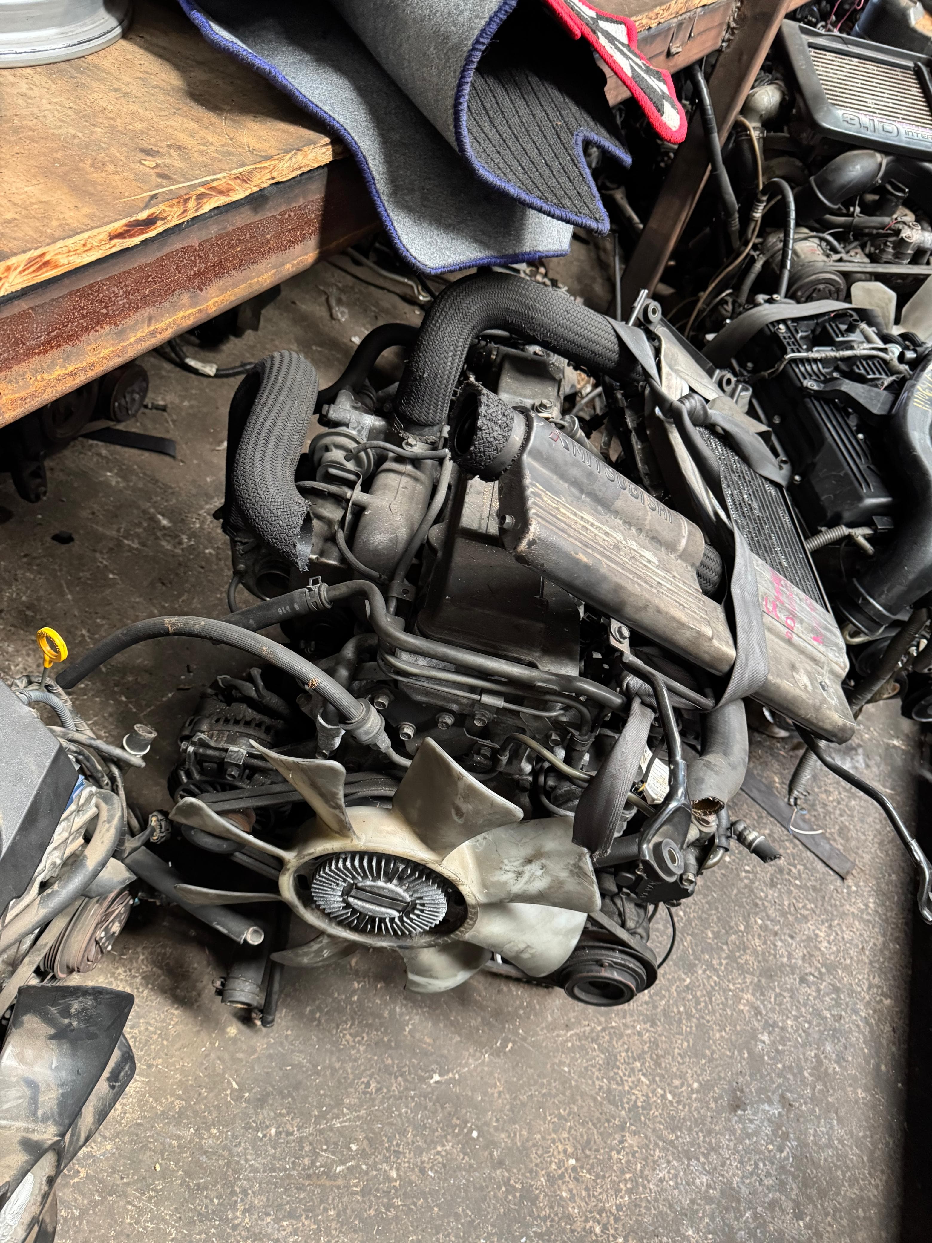 Front view of Mitsubishi Mitsubishi Pajero 4M40 Engine